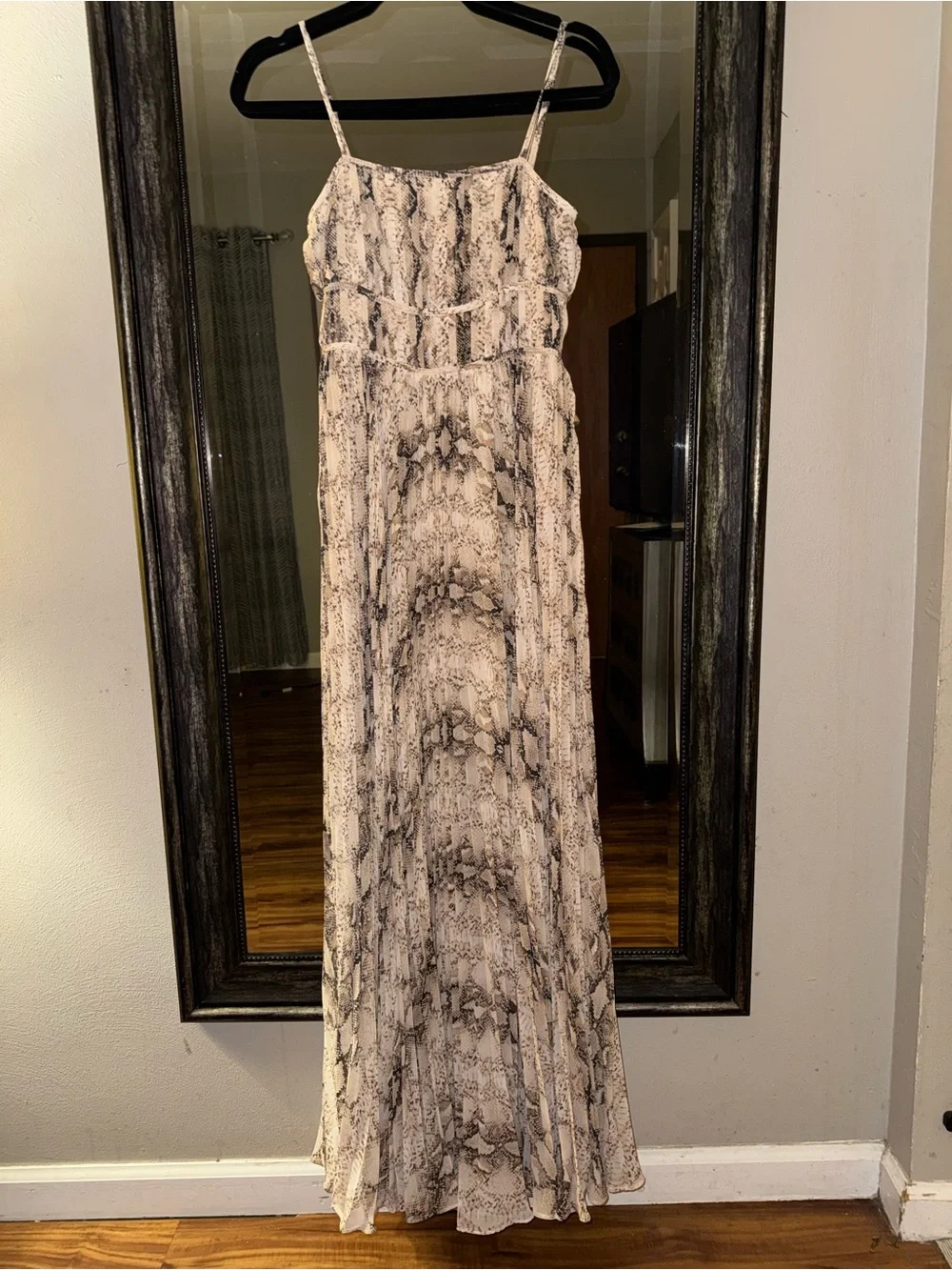 Olivaceous Ivory Snake-Print Spaghetti Strap Pleated Maxi Dress - Picture 5 of 9